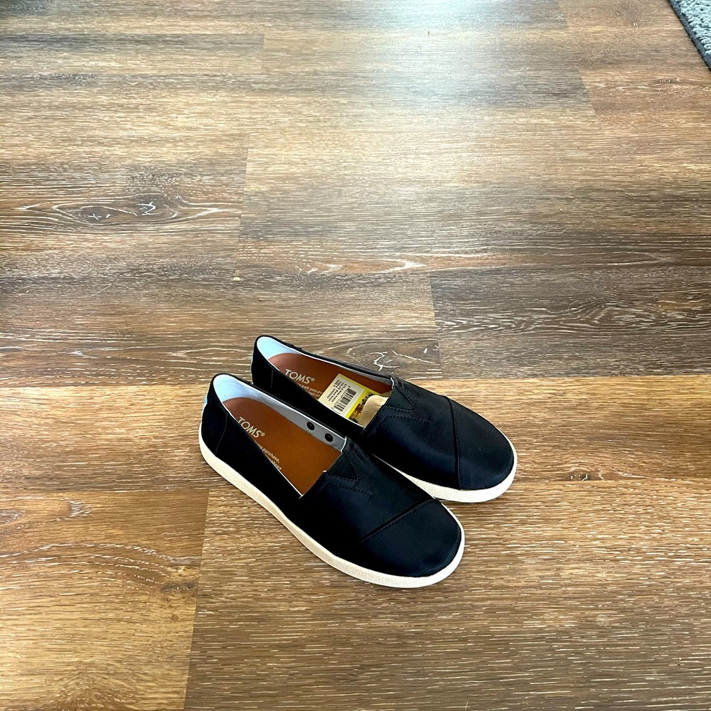 TOMS Nylon Sneaker  new w/ tags and box